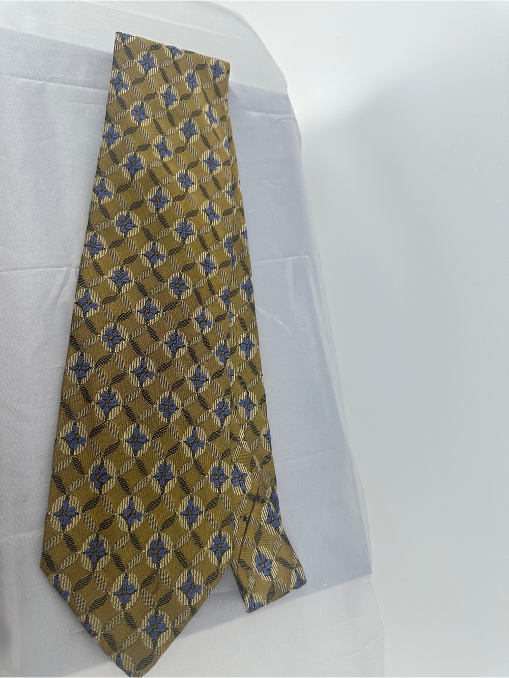 Robert Talbott limited edition for neiman marcus gold&blue floral motif silk tie